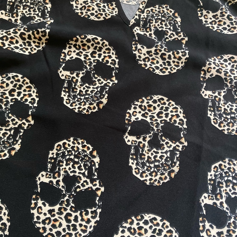 Black blouse with leopard print skulls. Never worn. Smoke free home.